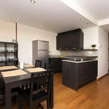 Pirenaica By Bevalle شقة