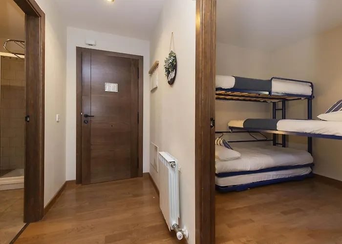 Pirenaica By Bevalle * Эскаррилья